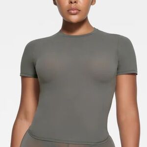 NEW Skims Gunmetal Fits Everybody T-shirt NWT